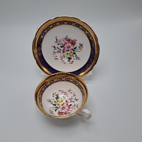 Royal Grafton Bone China Teacup Saucer Set Floral Design Gold Trim - Picture 5 of 15